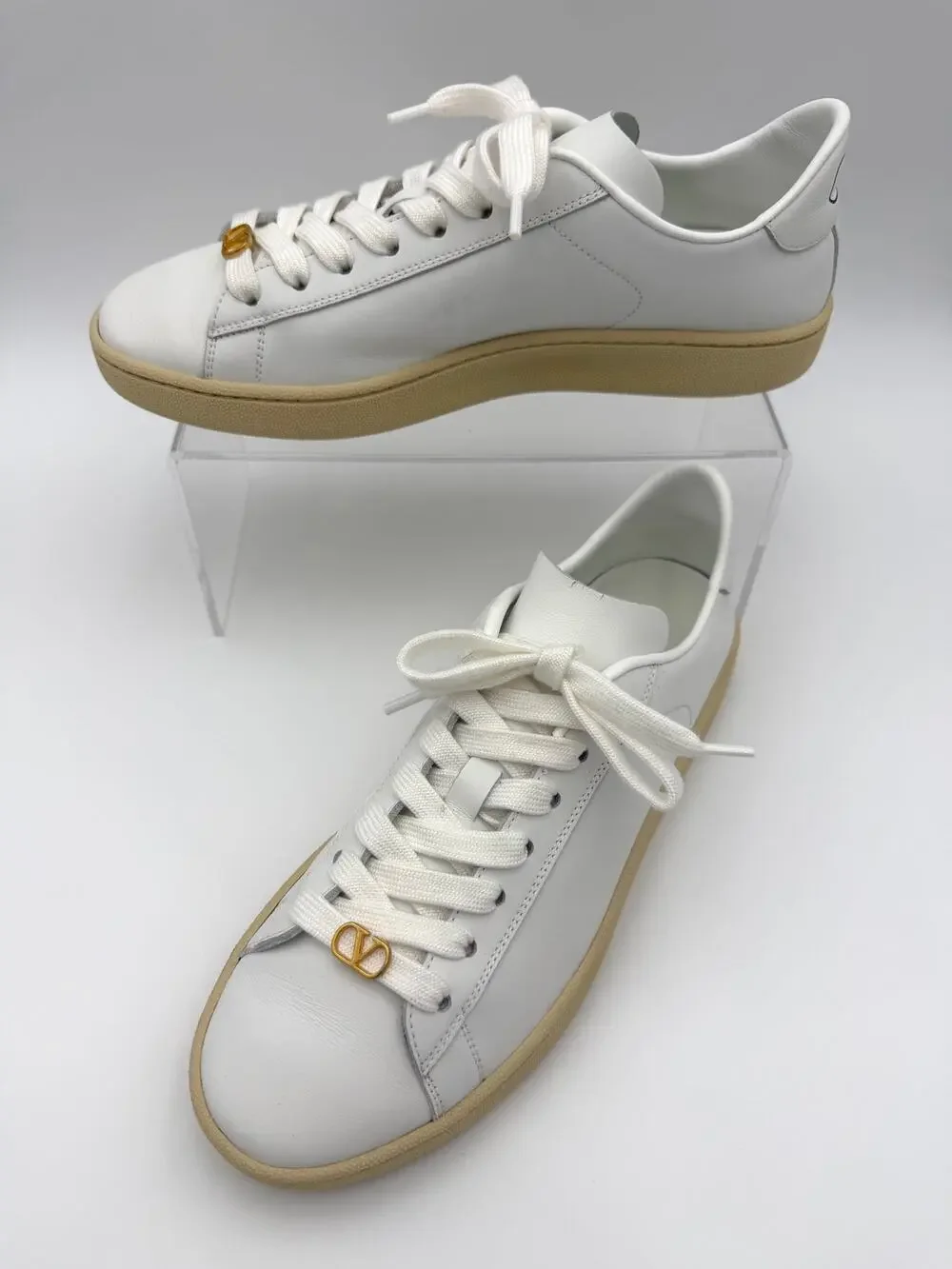 Valentino Sneakers VLogo White Leather Size 39.5 / 9.5 Classic Low Top
